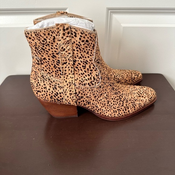 Dolce Vita Shoes - Dolce Vita Silma Bootie Leopard Calf Hair Size 9
